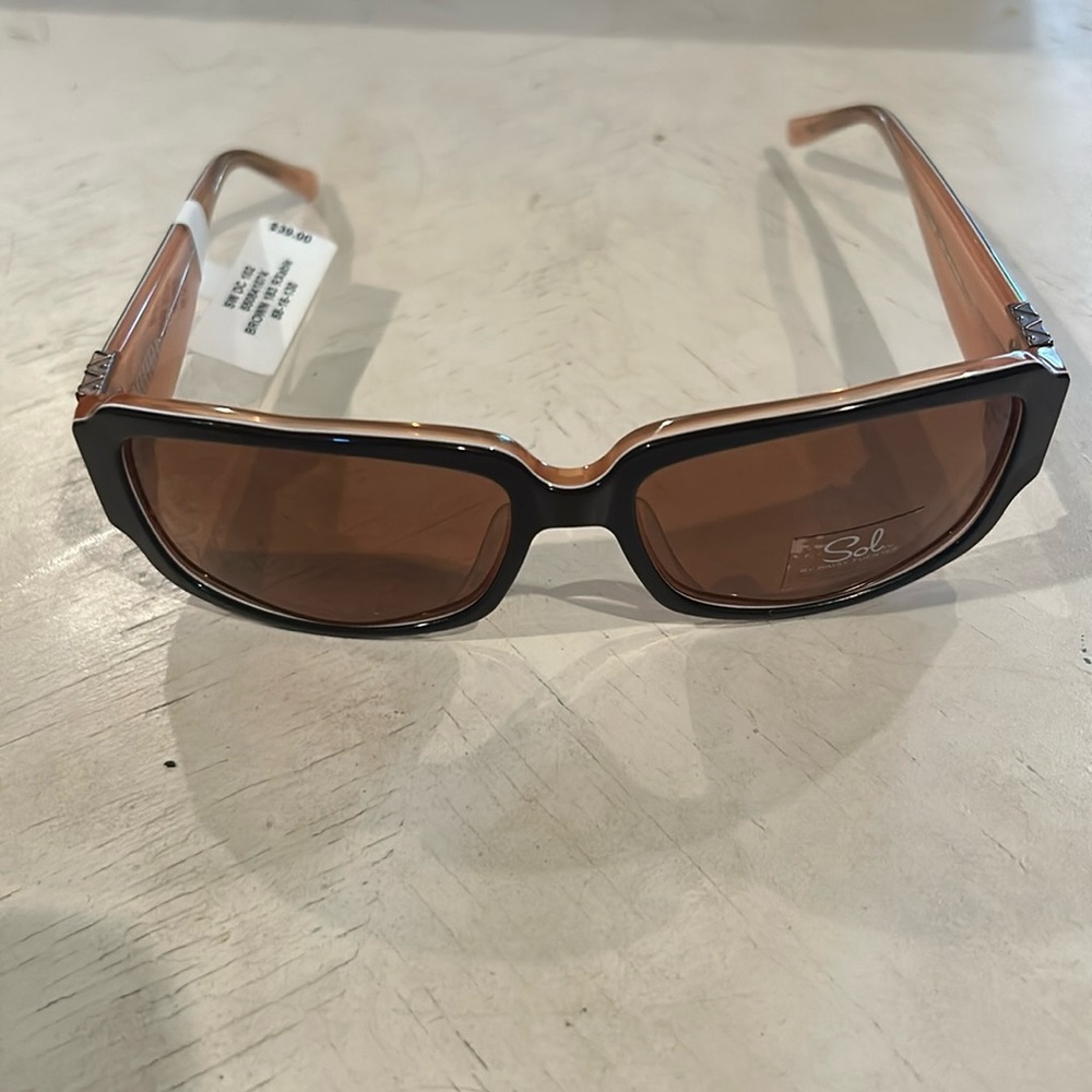 Solvari brown sunglasses NWT RX-Able